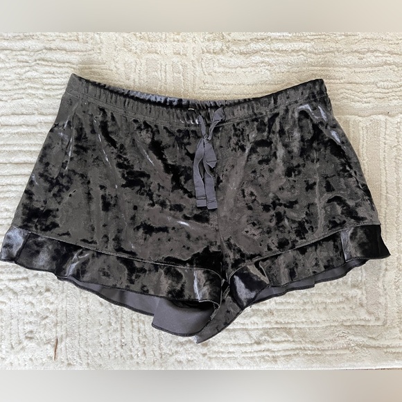 Victorias Secret Shorts Size XS Crushed Velvet Sleep Lounge Ruffle PJ Sexy - Picture 4 of 5